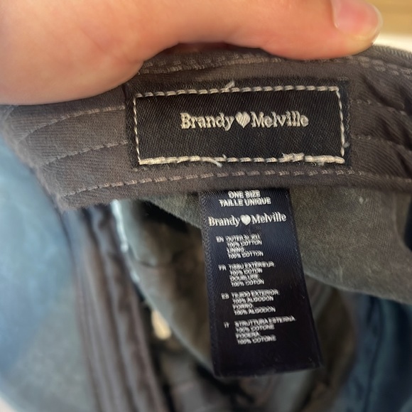 Brandy Melville hat - Picture 3 of 4